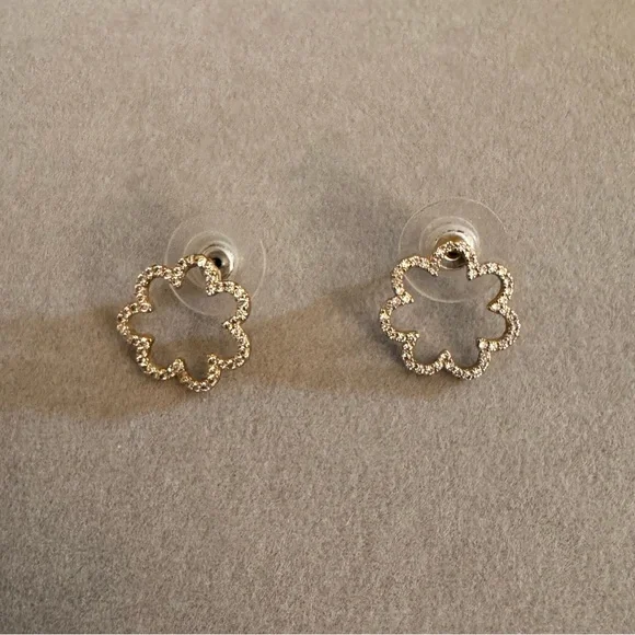 Kate Spade Scrunched Scallops Pavé Flower Stud Earrings - Gold - Picture 2 of 4